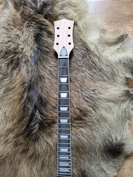 Gryf gitara elektryczna typu les paul