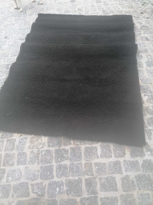 Carpete de sala preta