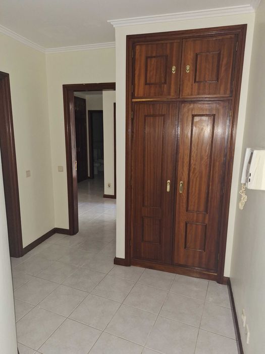 Arrenda-se Apartamento T2 – Centro de Lourosa