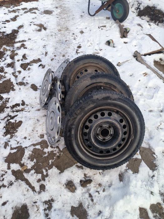 Продам резину с дисками 185*65 R 15 ,диски 110* 5