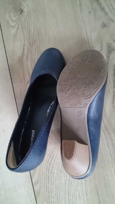 Buty damskie. Pantofle.