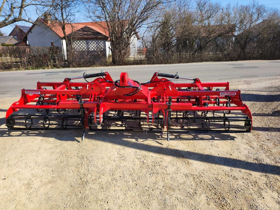 Agregat uprawowo-przedsiewny/ 4 rzędy zębów/ hydrauliczny STRUMYK