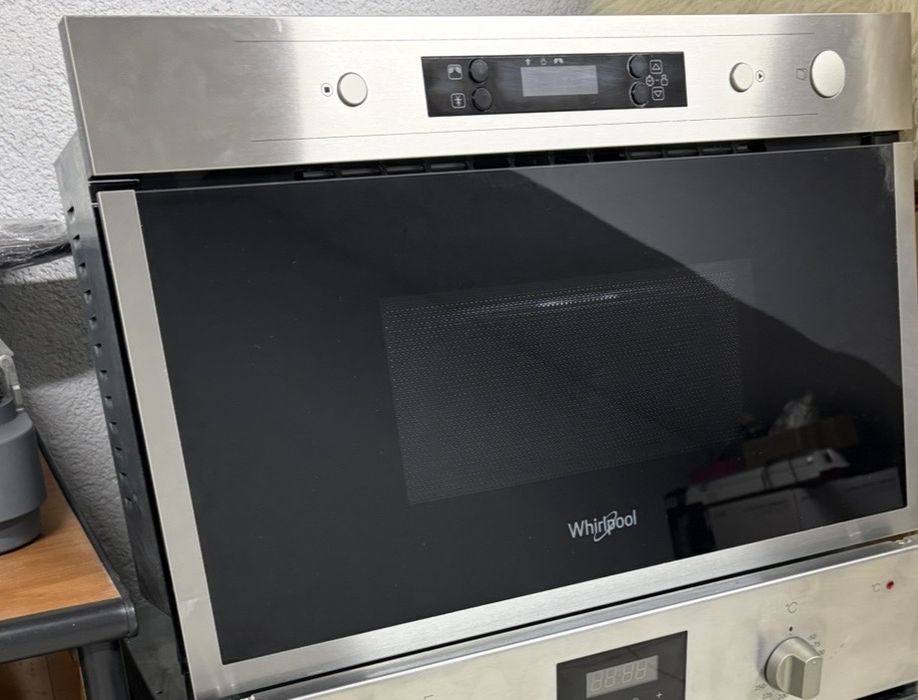 Вбудована духова шафа Whirlpool (нержавійка)