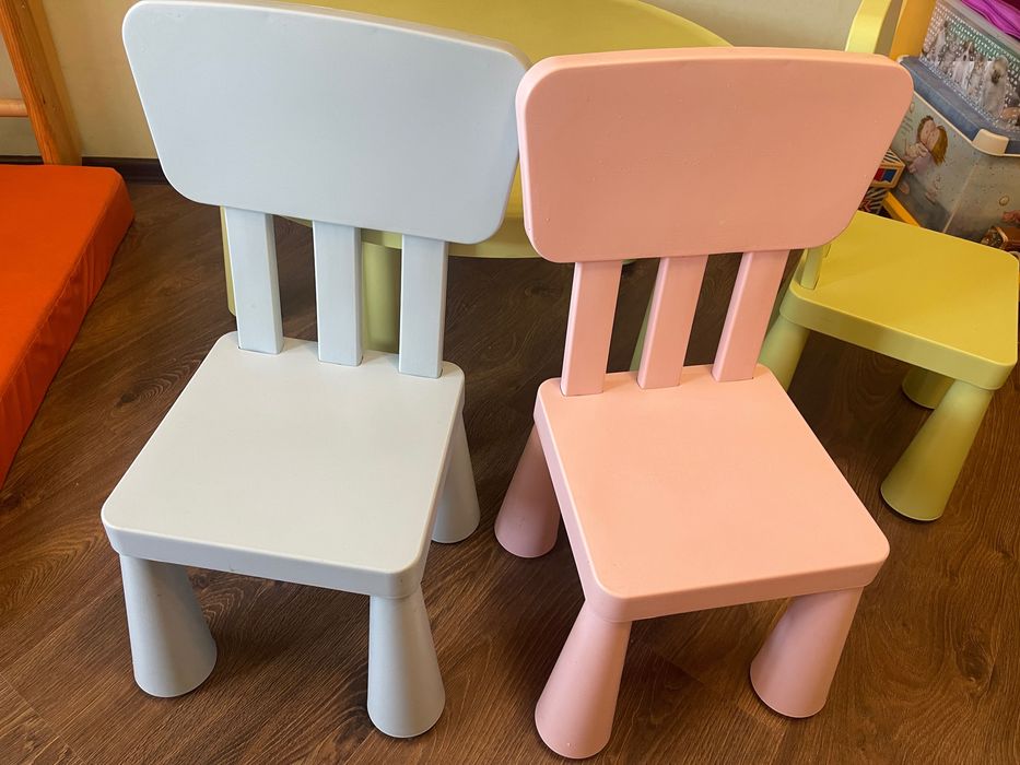 Стол Икеа детский +3 стульчика