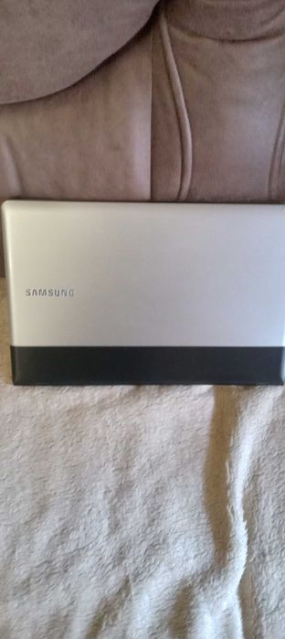 Ноутбук Samsynq NP 300 E5Z