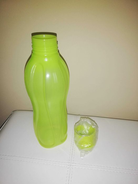 Tupperware Bottles424345066642483204