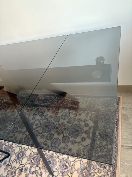 Szklany stół do salonu/jadalni