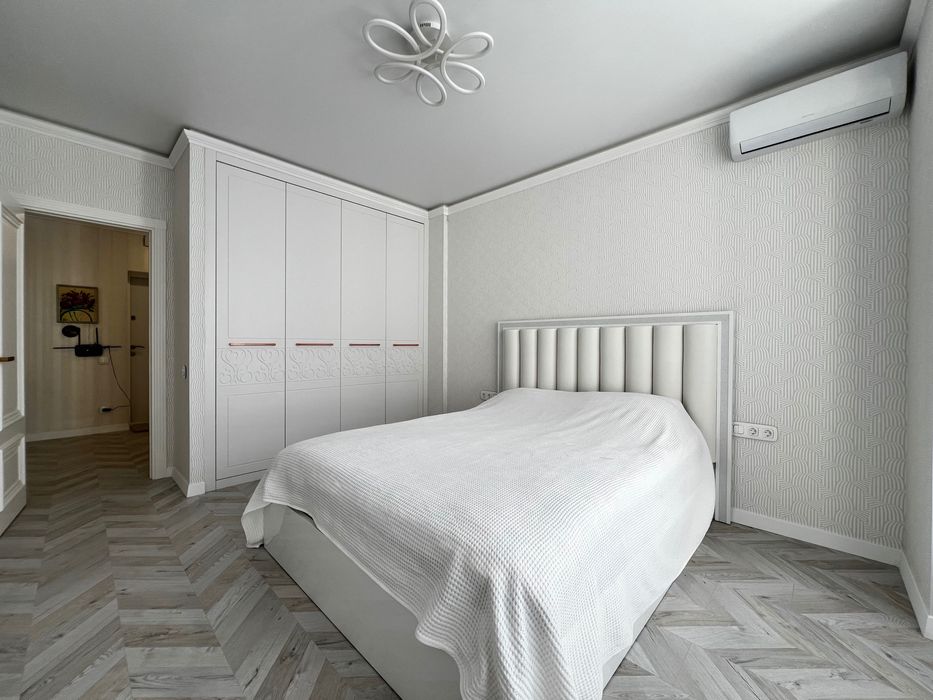 ЖК «Гранд бурже», 2 КІМ квартира 65 м2 з дизайнерським ремонтом.