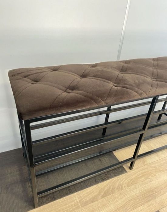 Стильна банкетка у прихожу — функціональність і естетика