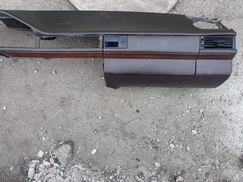 Приборна панель Mercedes w124