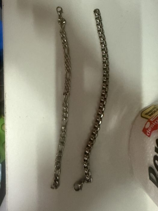Pulseiras em Metal Prateado – 2 Modelos | Produto de Insolvência – 22€