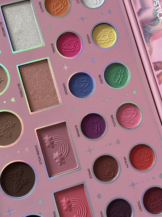 Набір дитячої косметики для макіяжу та манікюру, прикраси.