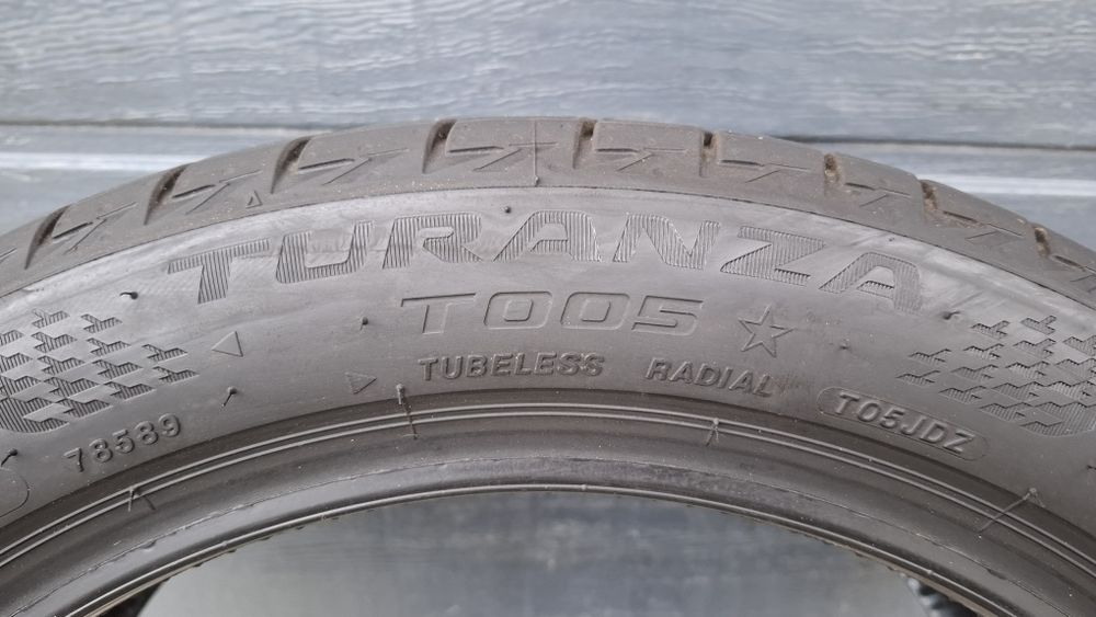 Bridgestone 225/45 R17 Turanza T005