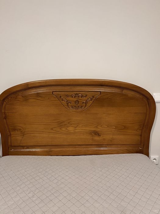 Cama de casal em madeira - como nova