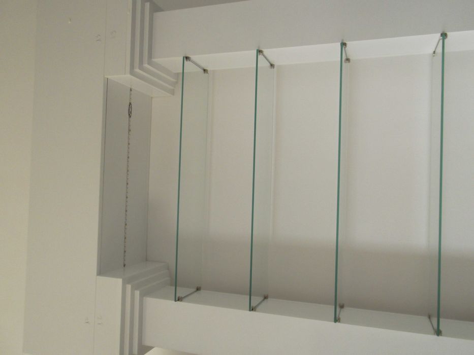 Armário Estante de Loja branco lacado