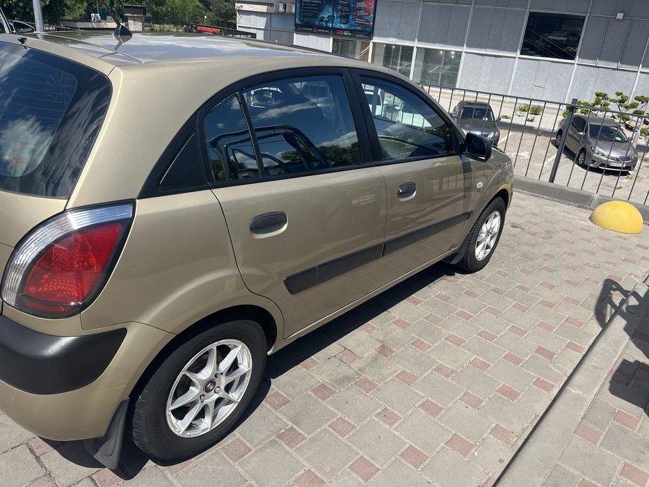 Продам автомобіль  Kia rio 2
