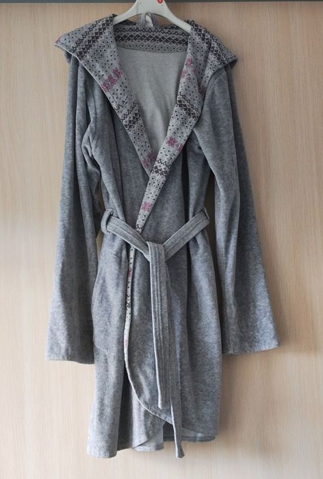 Халат з капюшоном