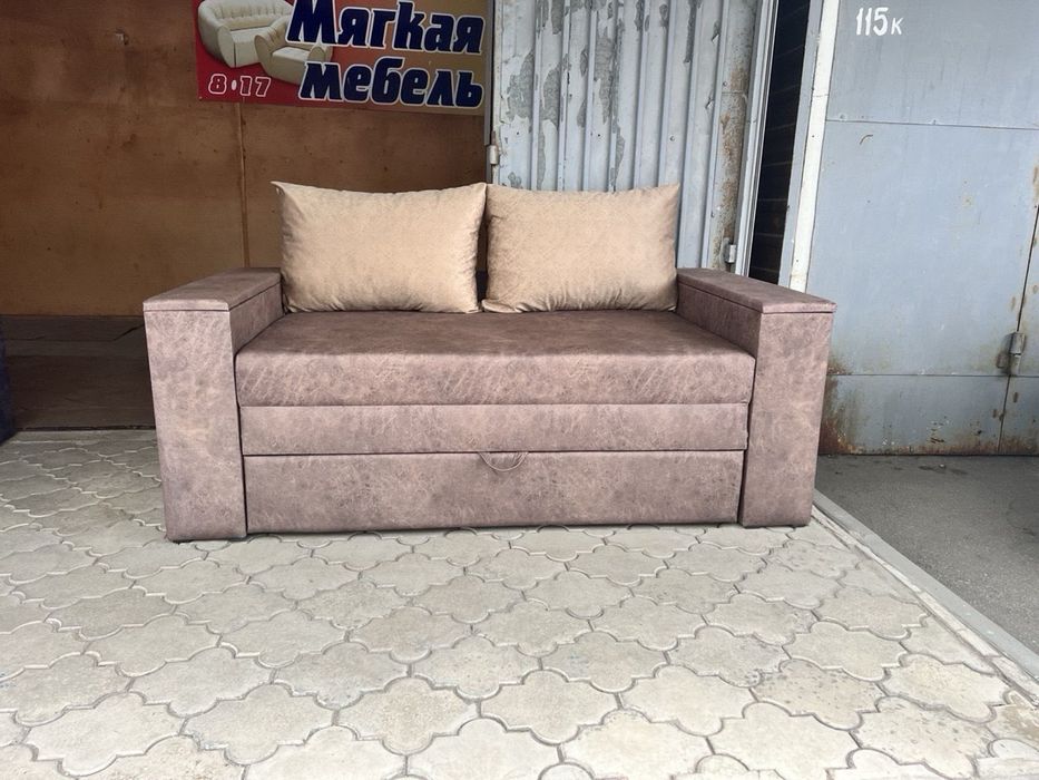 Дивани ліжка крісла меблі для дому