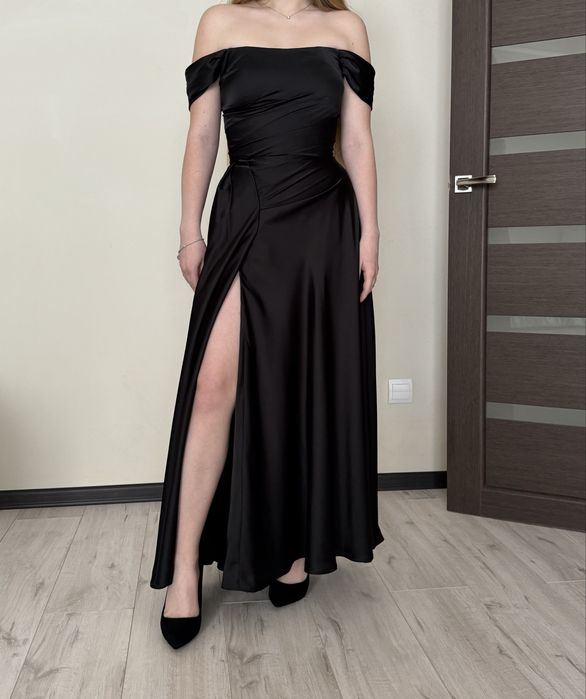 Розкішна вечірня сукня