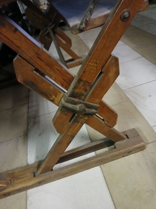 ESCOLA ANTIGA  carteira da escola primária com mais de 100 anos