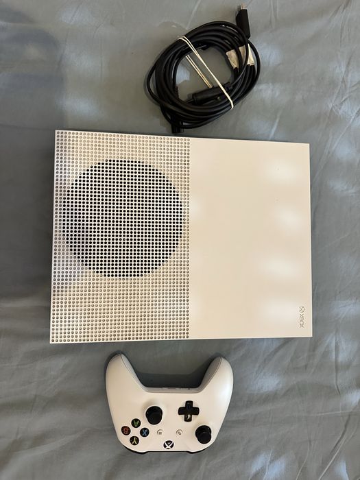 Xbox One S 1TB.