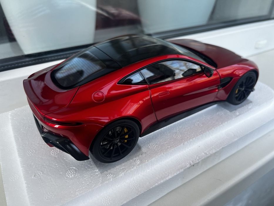 Autoart Aston Martin Vantage 1/18