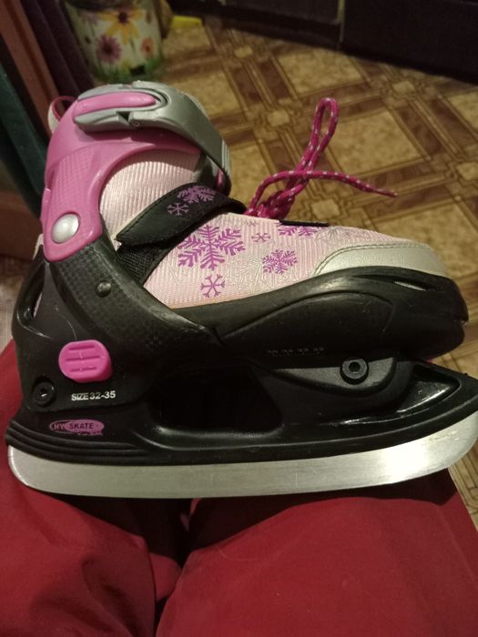 Ковзани фігурні жіночі та інші.