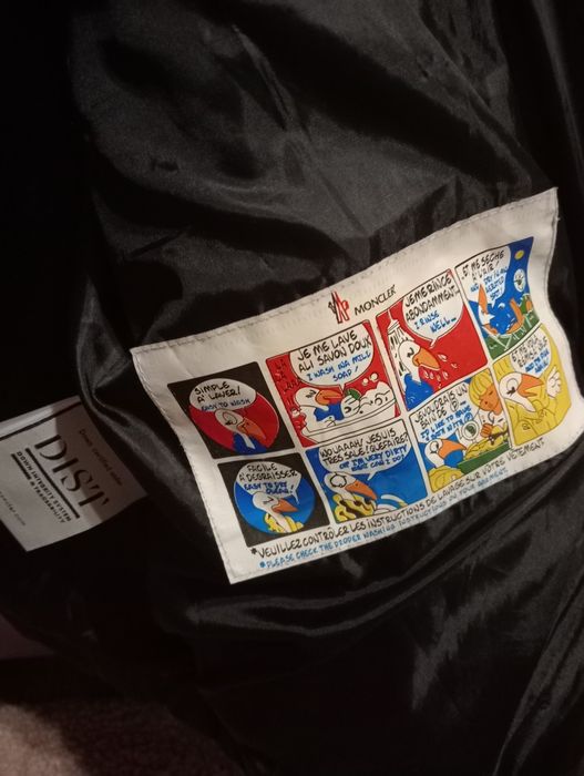 Куртка  фірми MONCLER.