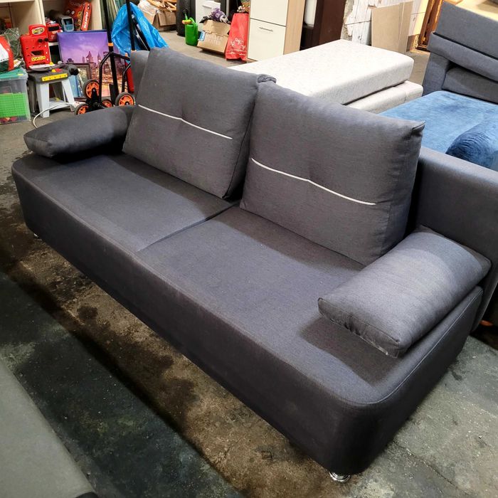 Kanapa z funkcjom spania. Możliwy transport