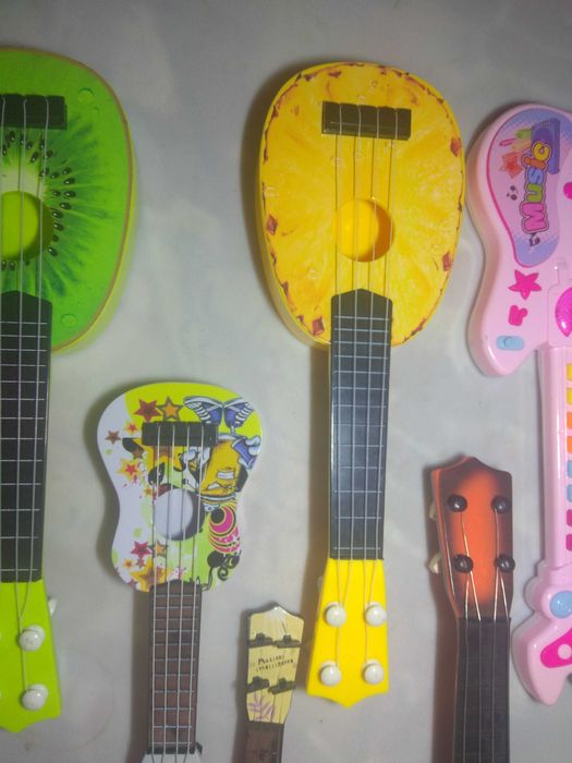 Гітари струнні та клавішні