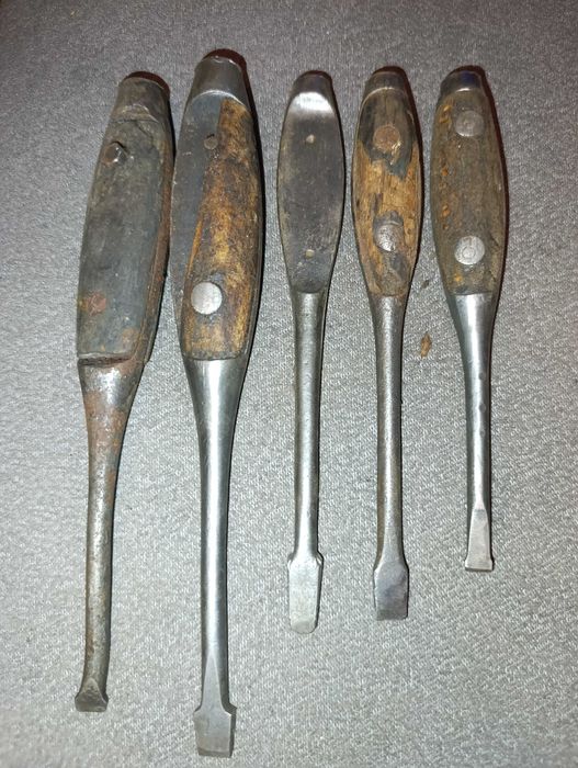 zestaw starych  śrubokrętów kolekcjonerskich 5 sztuk - PRL