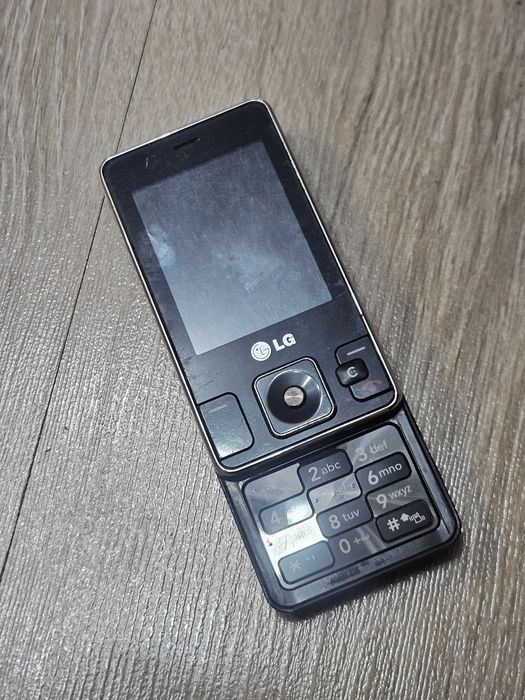 Telefon LG KC550