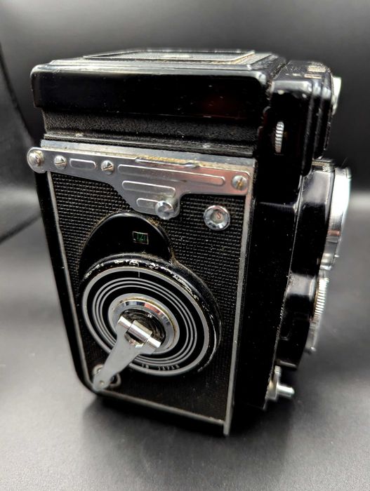 Середньоформатна камера Yachica mat-124