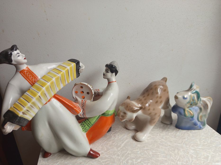 Фарфоровая статуэтка