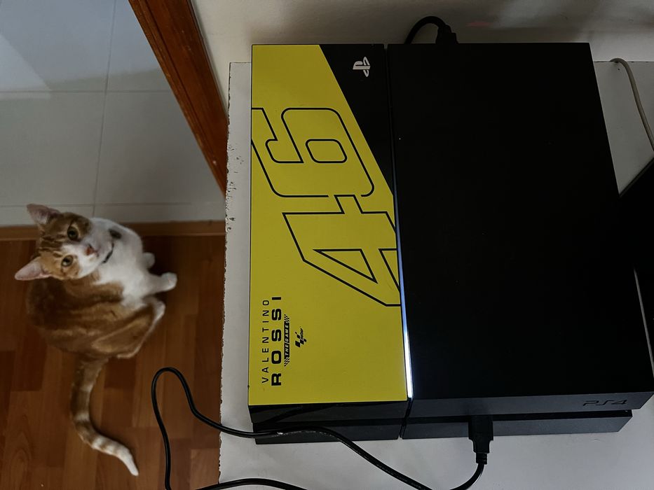Playstation 4 FAT 1TB Versao Valentino Rossi MotoGP