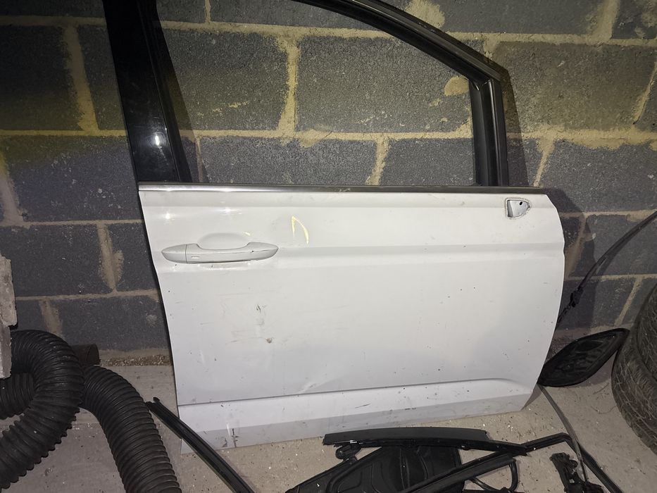 Drzwi przod prawe VW Touran 5TA
