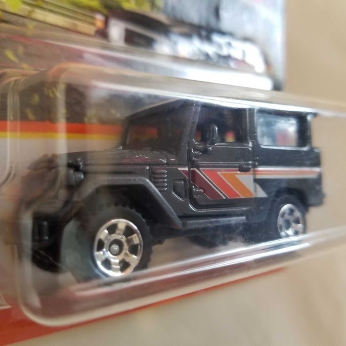 Toyota  land cruiser bj 40 fj 40 a escala brinquedo matchbox