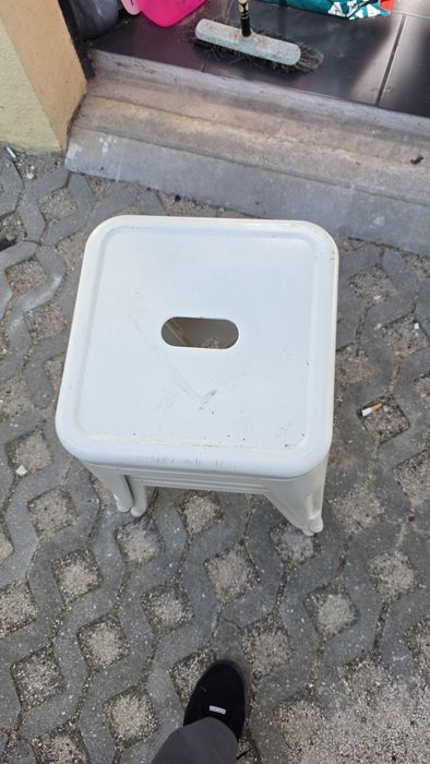 Cadeiras e Bancos em  Metal