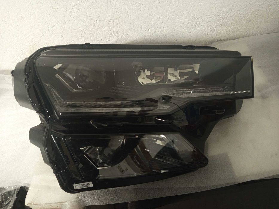 Lampa prawa Przód Przednia SKODA KAROQ Full LED 57B.941.036B