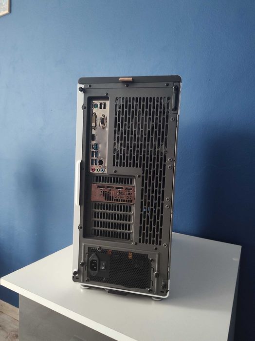 Obudowa fractal design north biała