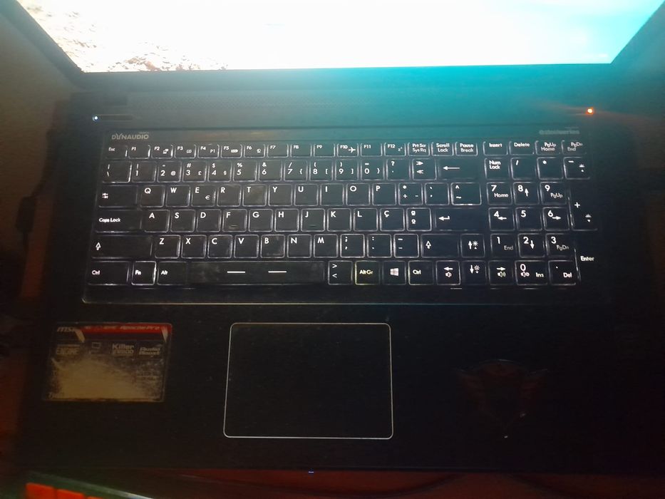 Portátil gaming MSI PE Apache PRO de alta performance.