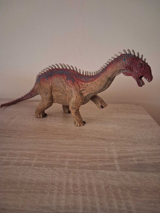 Dinozaury figurki