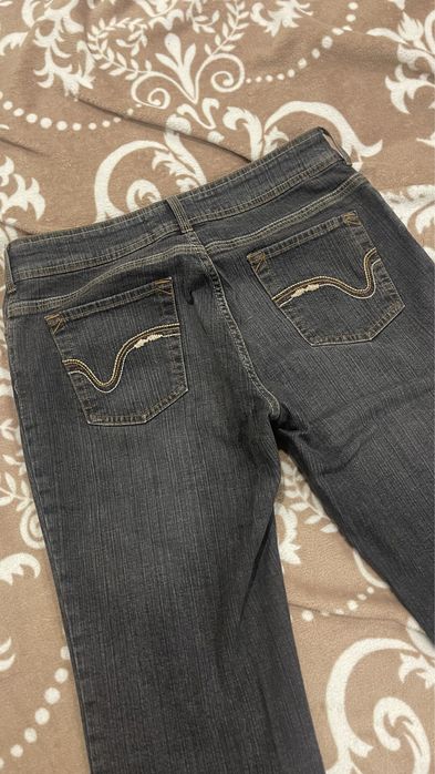 Жіночі джинси кльош