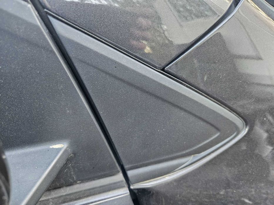 Opel Karl zaślepka błotnik prawa osłona słupka nakładka