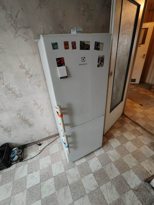 Lodowka i zamrażarka electrolux 164l + 61 l 154 cm