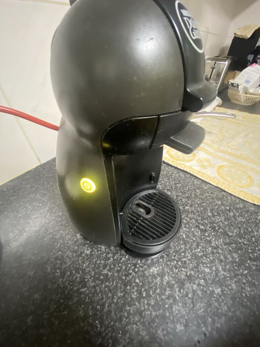 Máquina café dolce Gusto com suporte para capsulas