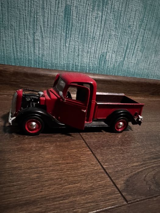 Машинка моделька 18 см