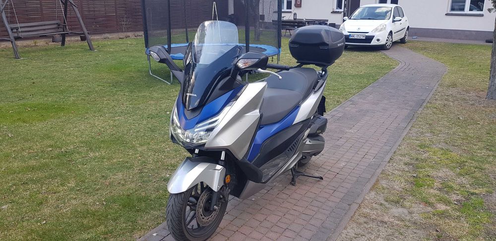 Honda NSS Forza 125 Salon Polska rok 2017 Leovince