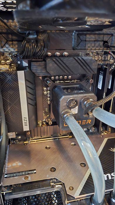 PC i5 12600k - msi sea hawk 2080ti - 32gb - 500gb - msi z690 - 750W