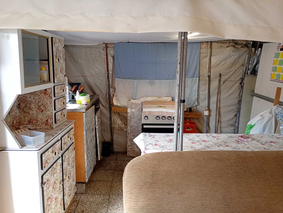 Vendo caravana com alongado fixo em parque de campismo em Canidelo.